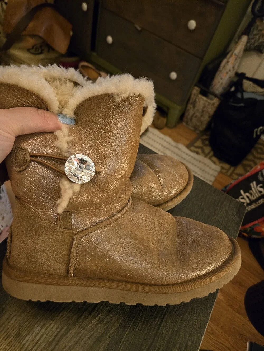 RARE UGG Bailey Button Bling Shimmer - Chestnut - size 6
